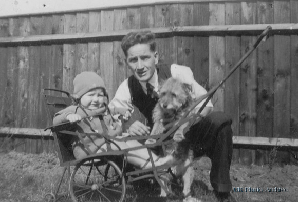 Norton John Roe With His Daughter Sheila Pamela Roe 1935