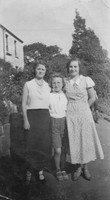 Nancy Jones Joan Jones And Edith Ling In Newport 1930s