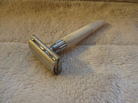 Vintage 1950s Gillette Razor