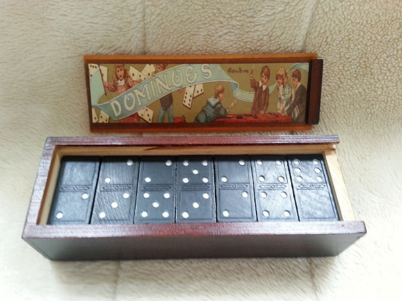 Children's Dominoes In Vintage Style Box