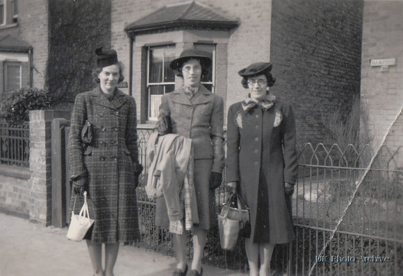 Girls Day Out 1940s