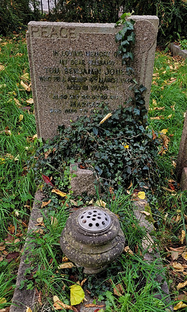 Grave Of Tom Benjamin Jones Died 4th March 1946 And Margaret Jones