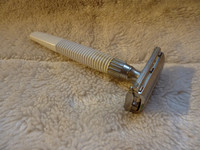 Vintage 1950s Gillette Razor