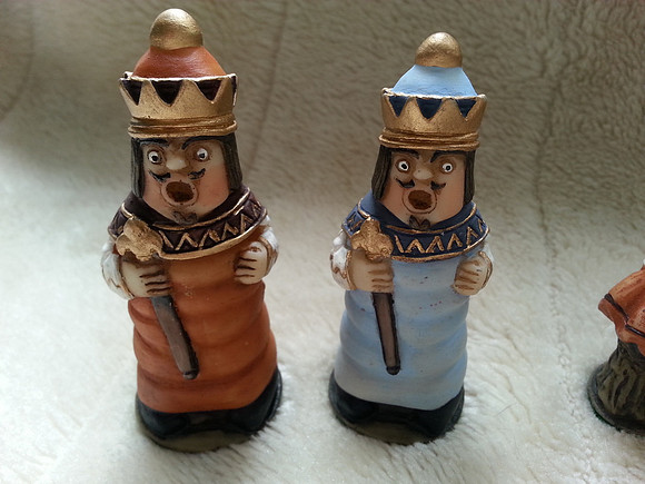 Beautiful Hand Painted Alice In Wonderland Chess Set