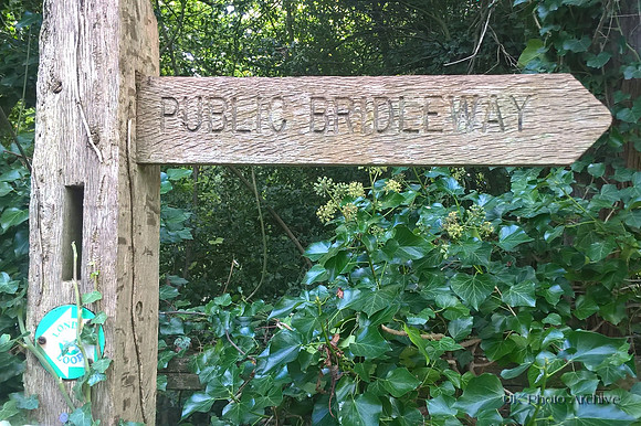 Signpost On The Walk Around Fairlawn Farm Carshalton