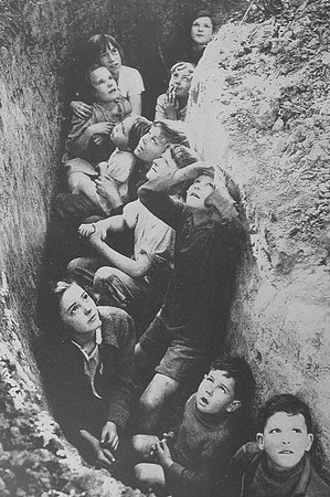 Children Taking Cover In Kentish Hopfields On 3rd September 1940 Whilst RAF Engage German Raiders Overhead