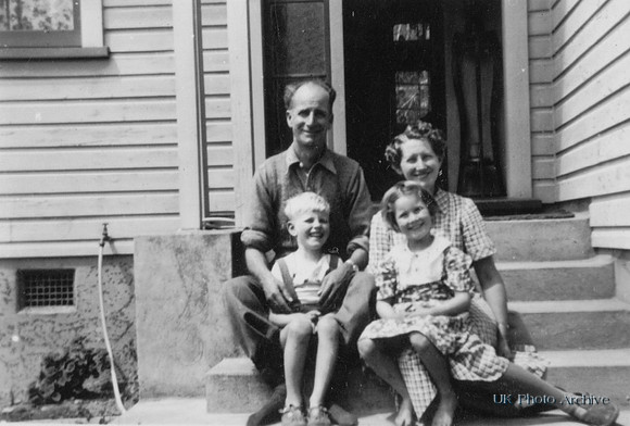 Allan Stoneman Kathleen Stoneman (Nee Hayles) Spencer And Clara Stoneman New Zealand