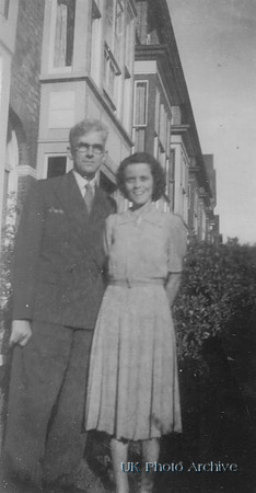 Thomas And Gladys Mills Isle Of Wight 1930s